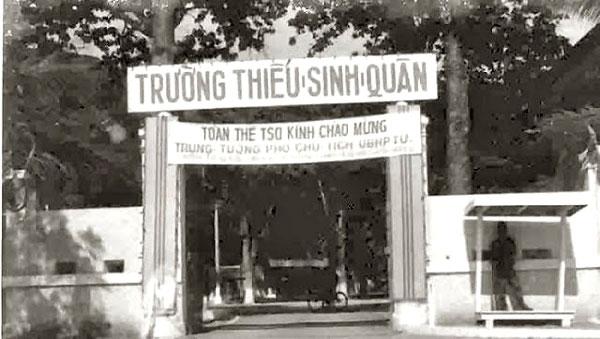 Cổng trường TSQ Vũng Tàu, nơi 6 bộ đội cộng sản đã bỏ mạng trong giờ phút sau cùng của chiến cuộc VN.